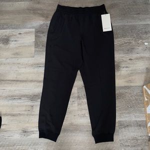 Lululemon Wanderer Jogger size 8 in blk